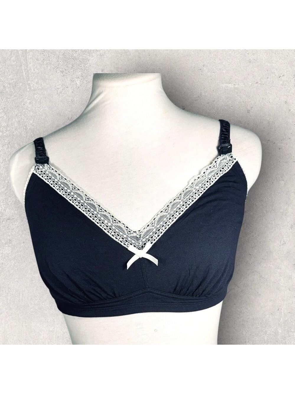 Gilligan & O'Malley Gray and White Lace Trim Nursing Bra Size XL back closure